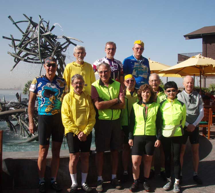 The Club poses outside the Long Beach Museum of Art after a great breakfast ride - Oct 21, 2007